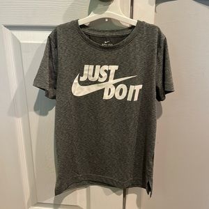 Nike dri-fit t shirt. Like new boys size 7.